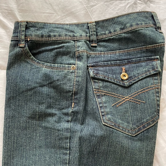 Like new boot cut jeans- size 8 average - Picture 12 of 14